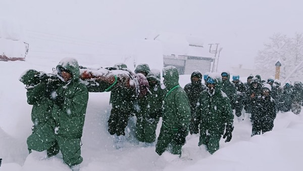Avalanche Hits BRO Camp in Uttarakhand Defence Minister Rajnath Singh Speaks To Uttarakhand CM