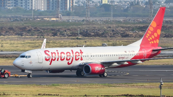 SpiceJet Flight Turns Into A Holi Party SpiceJet Flight Turns Into A Holi Party