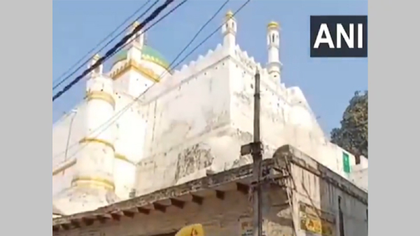 ASI Begins Whitewashing Shahi Jama Masjid in Sambhal After High Court Order ASI Begins Whitewashing Shahi Jama Masjid in Sambhal After High Court Order