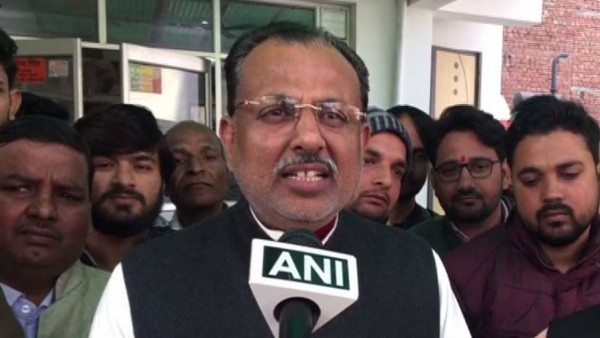 Wear Tarpaulin Hijabs On Holi BJP Min Wear Tarpaulin Hijabs On Holi BJP Min