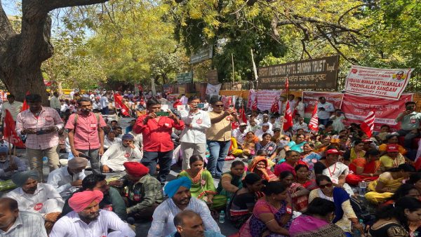 Construction Workers Stage Massive Dharna At Jantar Mantar For Labor Rights