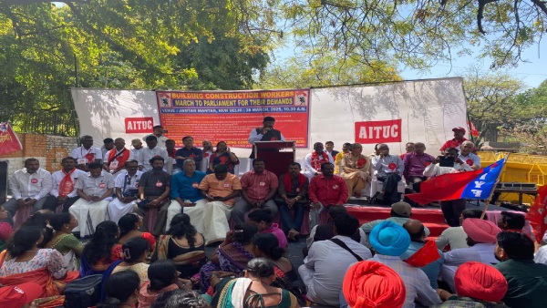 Construction Workers Stage Massive Dharna At Jantar Mantar For Labor Rights