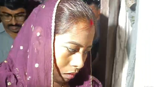 Rajani Shaw wife of BSF constable Purnab Kumar Shaw Rajani Shaw wife of BSF constable Purnab Kumar Shaw