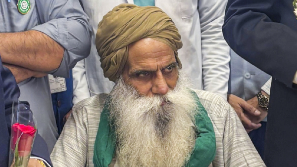 Punjab Farmer Leader Jagjit Dallewal Ends Indefinite Hunger Strike After Union Ministers Appeal