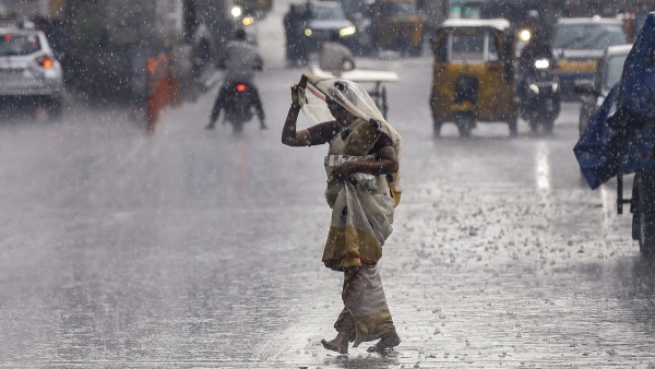 Delhi Weather Update Showers Ease Heat AQI Shifts To Moderate Category Delhi Weather Update Showers Ease Heat AQI Shifts To Moderate Category