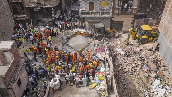 Delhi Building Collapse 4 Dead CM Rekha Gupta Directs Rescue Efforts