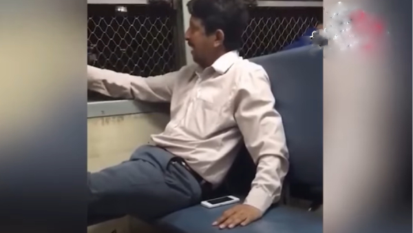 Mumbai Local Train Viral Video
