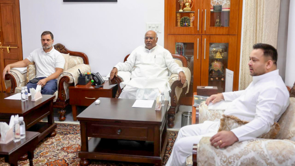 Congress President Mallikarjun Kharge with LoP in the Lok Sabha and party leader Rahul Gandhi and RJD leader Tejashwi Yadav during a meeting in New Delhi