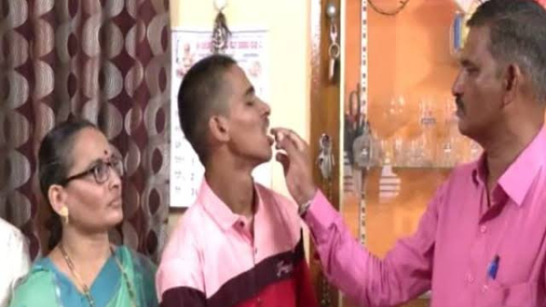 Abhishek Cholachagudda with his parents