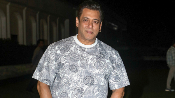 Man Sneaks Into Salman Khan s House Man Sneaks Into Salman Khan s House