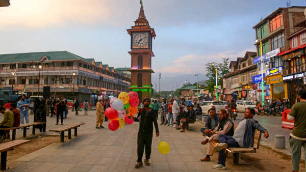 People visit Lal Chowk after India and Pakistan agreed to a ceasefire in Srinagar Saturday May 10 2025 People visit Lal Chowk after India and Pakistan agreed to a ceasefire in Srinagar Saturday May 10 2025