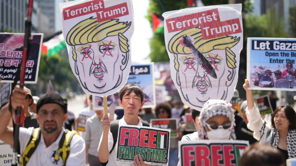 Members of civic groups and Iranians march during a solidarity rally for Palestinians and demanding to stop the attack on Iran by the U S and Israel in Seoul South Korea Sunday June 22 2025 Members of civic groups and Iranians march during a solidarity rally for Palestinians and demanding to stop the attack on Iran by the U S and Israel in Seoul South Korea Sunday June 22 2025
