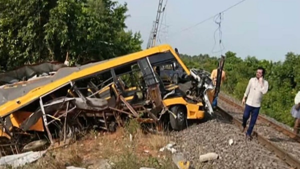 Cuddalore Train-Bus Accident What Led To The Horrific Collision Eyewitness Blame Gatekeeper Cuddalore Train-Bus Accident What Led To The Horrific Collision Eyewitness Blame Gatekeeper