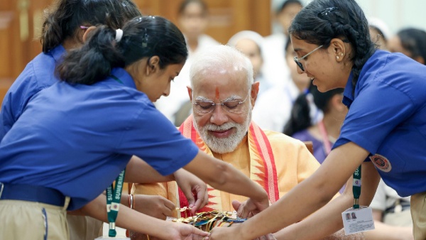 PM Modi Celebrates Raksha Bandhan 2025 With Children At His Residence