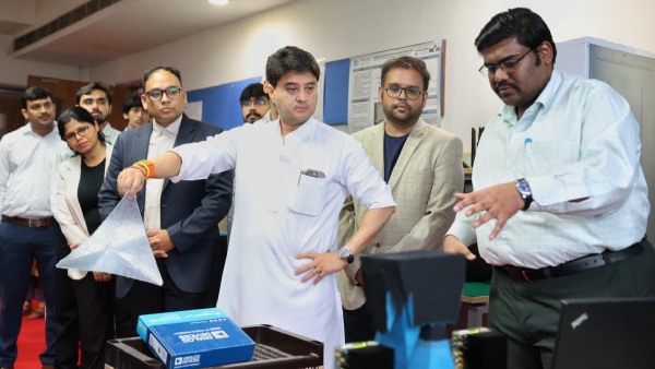 Jyotiraditya Scindia Enthralls Youth at IIIT-Delhi Tech Fest with Call to Build Vishwaguru Bharat