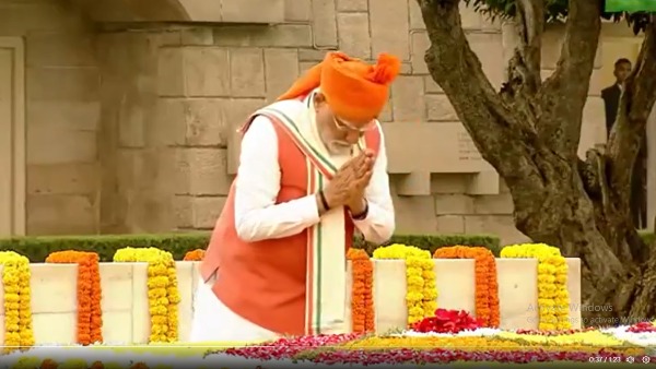 PM Modi At Raj Ghat