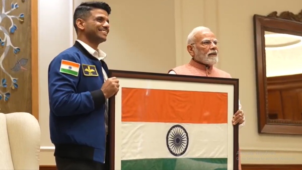 Shubhanshu Shukla Meets PM Modi Shubhanshu Shukla Meets PM Modi