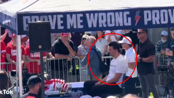 Charlie Kirk Last Clip: Video of His Assassination Surfaces Online -  Oneindia News