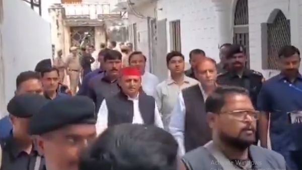 Akhilesh Yadav Azam Khan