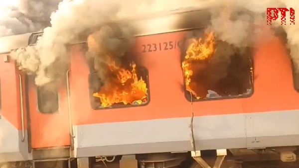Amritsar Saharsa Garib Rath fire Amritsar Saharsa Garib Rath fire