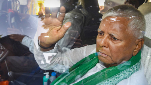 Lalu Prasad Yadav Gives Away RJD Tickets Stops After Tejashwi s Intervention Lalu Prasad Yadav Gives Away RJD Tickets Stops After Tejashwi s Intervention