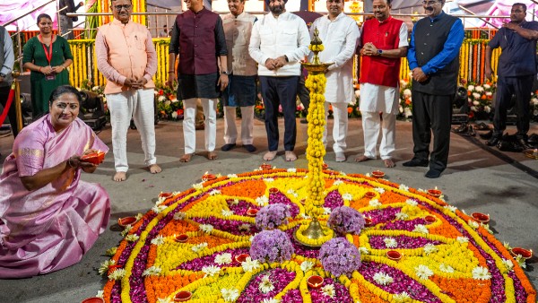 Rekha Gupta Inaugurates Delhi s First Deepotsav With 1 5 Lakh Diyas