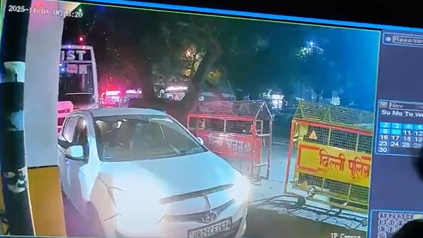 Delhi Red Fort Blast CCTV Shows Suspect Alone in Car Over 100 Clips Under Review Say Cops