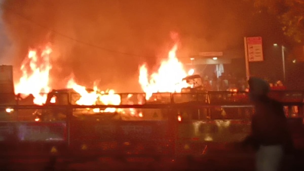 Red Fort Metro Station Blast: Car Explodes, Vehicles Catch Fire – What We Know So Far - Oneindia News