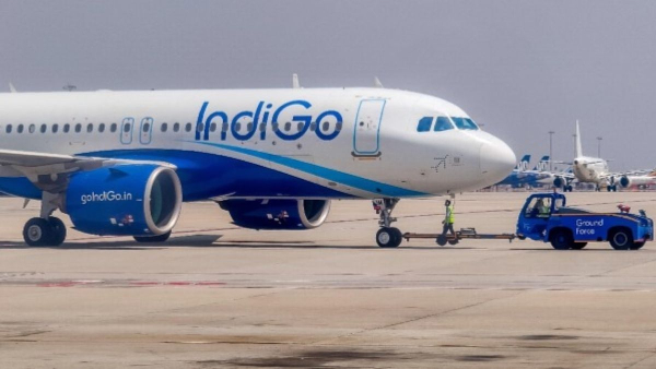 Bengaluru Couple Joins Hubballi Wedding Reception Online After IndiGo Cancels Flight Bengaluru Couple Joins Hubballi Wedding Reception Online After IndiGo Cancels Flight