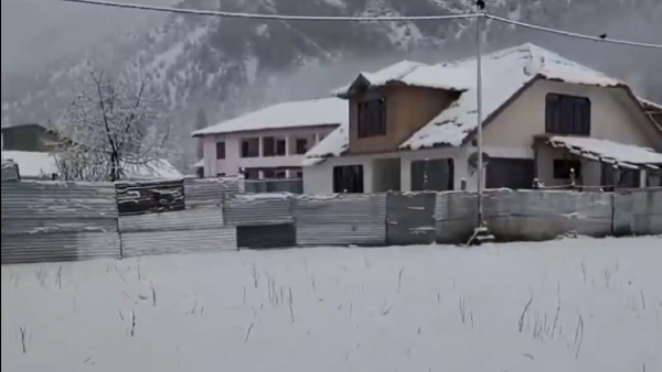 Kashmir Snowfall Arrives