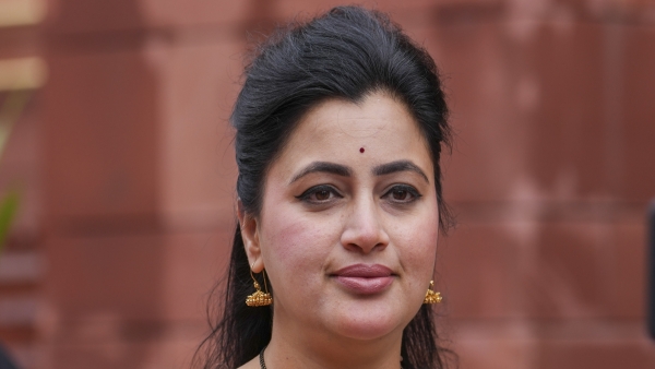 Muslims Turning India To Pakistan Hindus Should Give Birth To 3 4 Kids BJP s Navneet Rana Muslims Turning India To Pakistan Hindus Should Give Birth To 3 4 Kids BJP s Navneet Rana