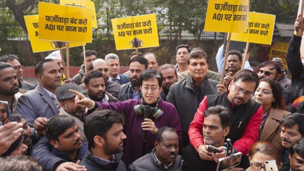 AAP Protest Against Delhi Govt Over Toxic Air AAP Protest Against Delhi Govt Over Toxic Air