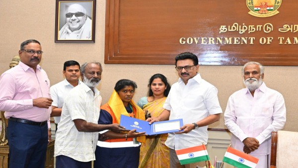 Chennai Street Sweeper Finds Bag of Gold Worth Rs 45 Lakh Returns To The Owner Chennai Street Sweeper Finds Bag of Gold Worth Rs 45 Lakh Returns To The Owner