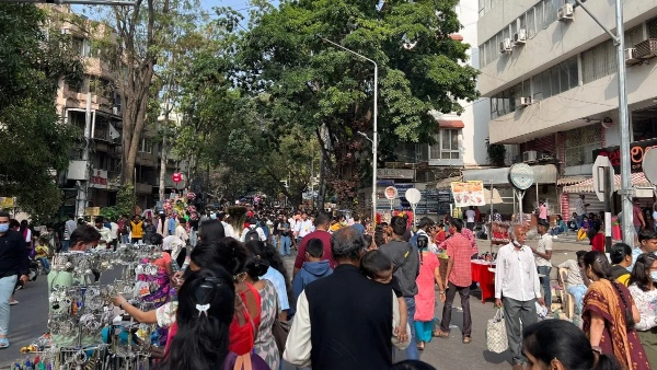 Bengaluru Traffic Alert Windsor Manor Shivananda Circle Closed for Chitra Santhe