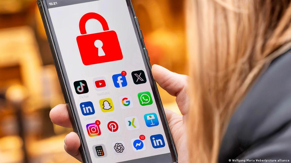 The French social media ban for under 15s would follow Australia s example The French social media ban for under 15s would follow Australia s example