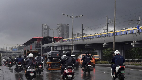 Mumbai Weather Unseasonal Rains Hit City More Showers Expected In Next 18 Hours