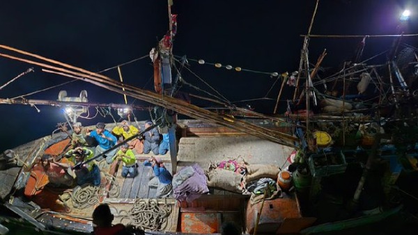 Indian Coast Guard Intercepts Pakistani Fishing Boat Indian Coast Guard Intercepts Pakistani Fishing Boat