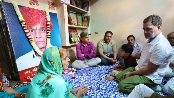 Rahul Gandhi promised support to families of victims Rahul Gandhi promised support to families of victims