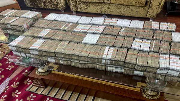 Cash Hits Record 40 Lakh Crore But Digital Payments Dominate Economy Cash Hits Record 40 Lakh Crore But Digital Payments Dominate Economy