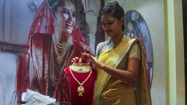 Gold amp amp Silver Rate Today In Chennai Is It Cheaper Or Costlier Today On Feb 6