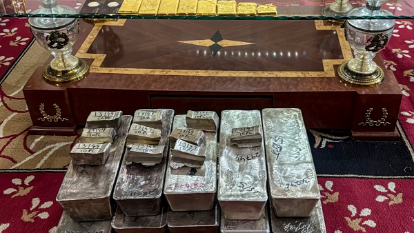 Mumbai Gold Silver Rate Today February 1 2026 Gold Slides Silver Sees Sharp Drop On Budget Day