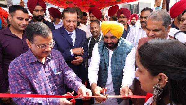 Kejriwal and Mann in Punjab Summit Kejriwal and Mann in Punjab Summit