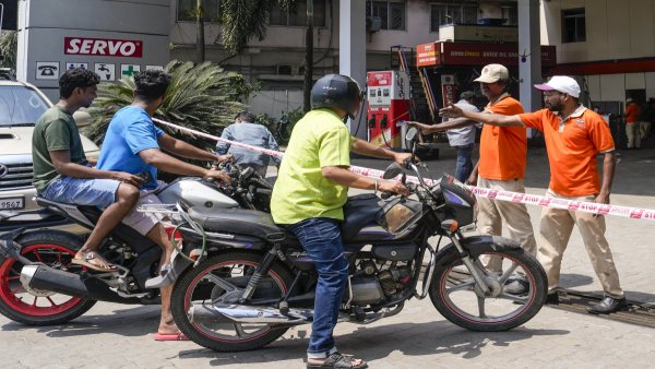 Tamil Nadu Petrol Stock Is There A Shortage of Fuel In Chennai IOCL Issues Clarification Tamil Nadu Petrol Stock Is There A Shortage of Fuel In Chennai IOCL Issues Clarification