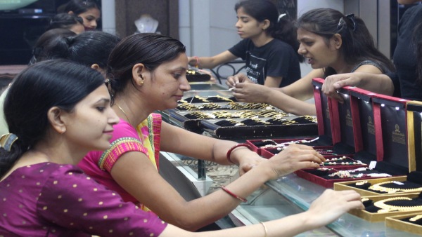 Chennai Gold Rate Today - April 23 22K Over 14000 Know Which Jewellery Shop Offers Gold At Cheaper Price Chennai Gold Rate Today - April 23 22K Over 14000 Know Which Jewellery Shop Offers Gold At Cheaper Price