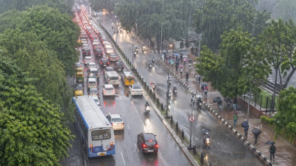 Karnataka Rains Till May 3 IMD Warns of Thunderstorms Hail Across 25 Districts