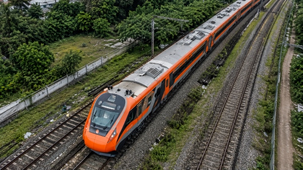 Bengaluru-Mumbai Vande Bharat Sleeper Via Pune-Solapur Expected In Weeks Miraj-Hubballi Route Rejected Bengaluru-Mumbai Vande Bharat Sleeper Via Pune-Solapur Expected In Weeks Miraj-Hubballi Route Rejected