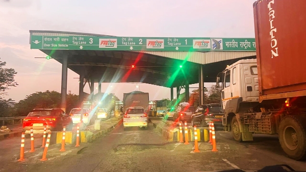 Mumbai-Goa Highway Traffic Jam Holiday Rush Triggers Long Delays Across Konkan Route Mumbai-Goa Highway Traffic Jam Holiday Rush Triggers Long Delays Across Konkan Route