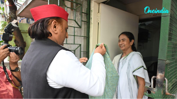 阿克希莱什·亚达夫 (Akhilesh Yadav) 会见玛玛塔·班纳吉 (Mamata Banerjee)