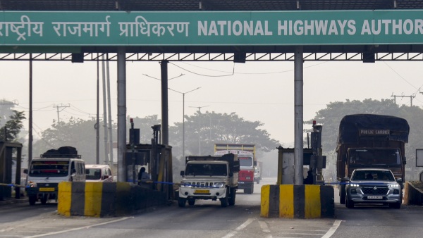 Toll Payment Via FASTag Without Stopping How It Works What Happens if You Escape Without Paying