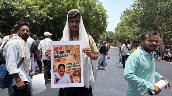 Cockroach Janta Party Returns To Jantar Mantar Protesters Demand Dharmendra Pradhan s Resignation